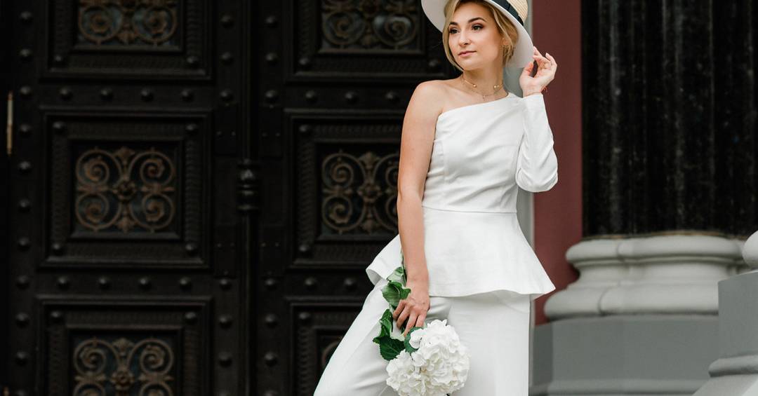 Die Braut von 2022 greift zum Hosenanzug statt zum Kleid.