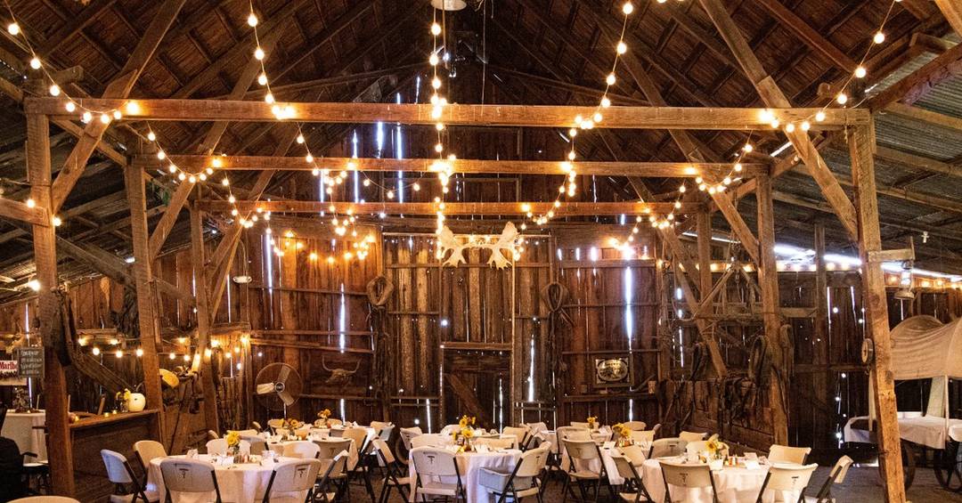 heiraten in einer Scheune