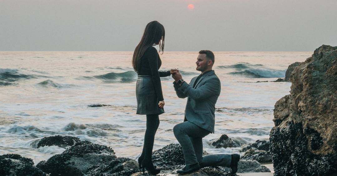 Hochzeitsfotos Ideen: Verlobung in Szene setzen.