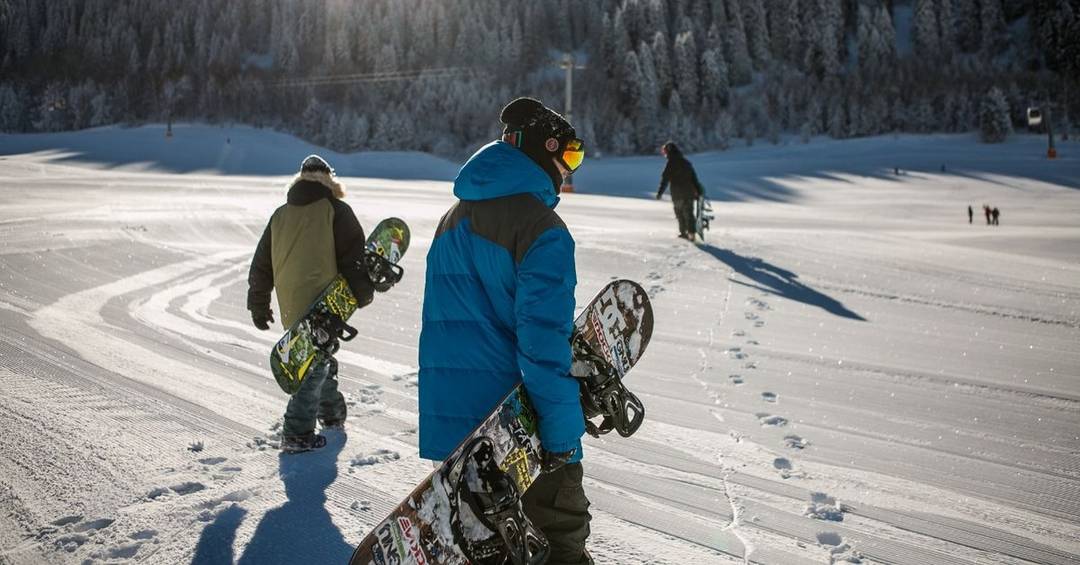weihnachtsfeier idee ski fahren